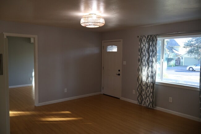 Foto del edificio - 770 Verano Ave