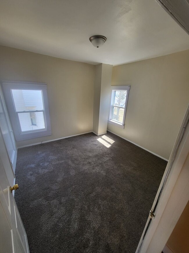 Building Photo - 327-329 6th Ave