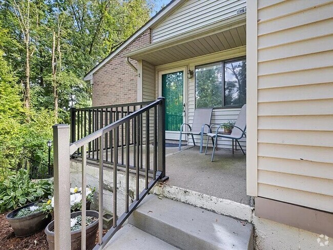 Building Photo - 408 Spring Brooke Dr