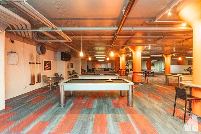Building Photo - 565 W Quincy St
