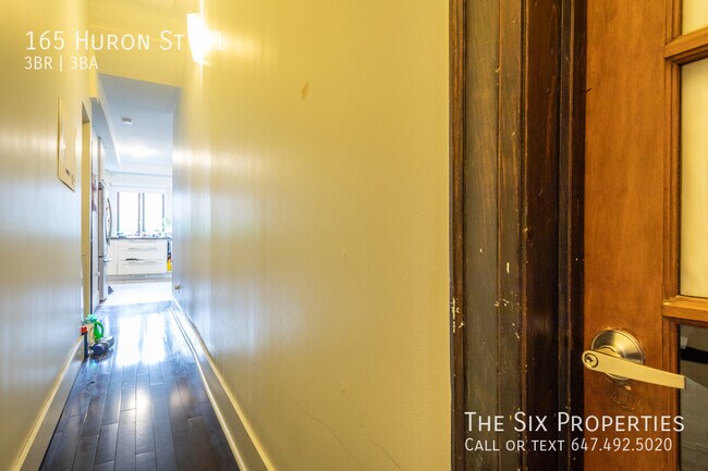Building Photo - U of T Three Bedroom