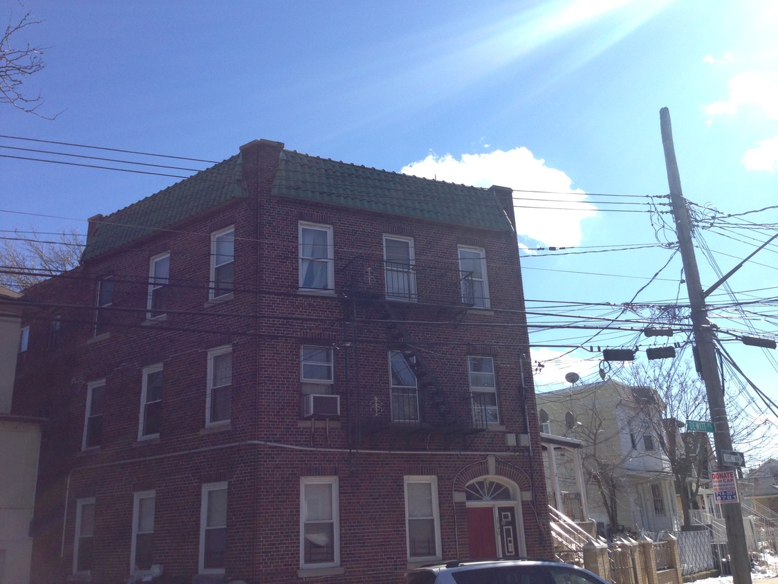 Primary Photo - 2940 Dewitt Pl