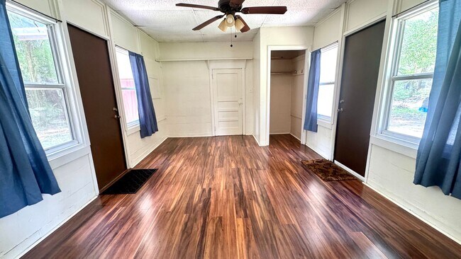 Foto del edificio - Now Leasing for Fall!  Close to UF!  3 Bed...