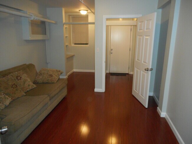 Foto del edificio - 70A Strathmore Rd