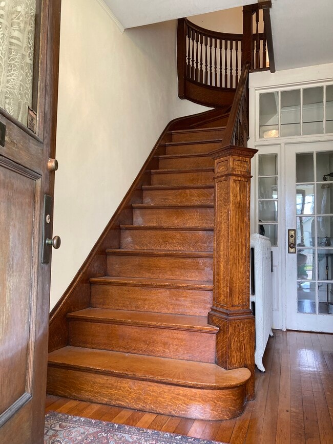 front entrance - 515 Crafts St