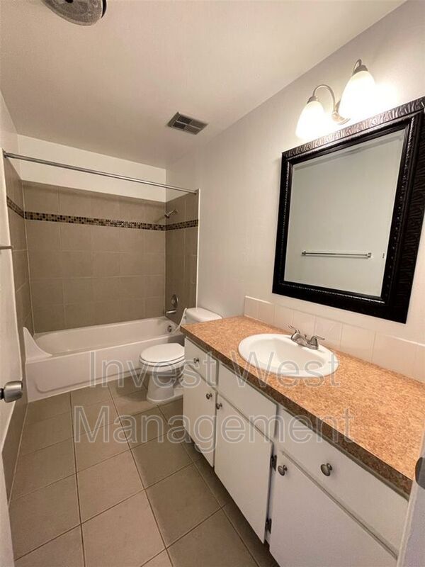 Foto del edificio - 2815 E 19th St