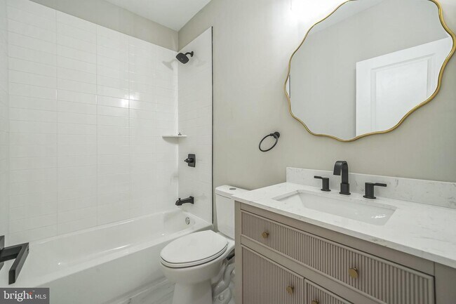 Baño 1 - 1702 S 22nd St