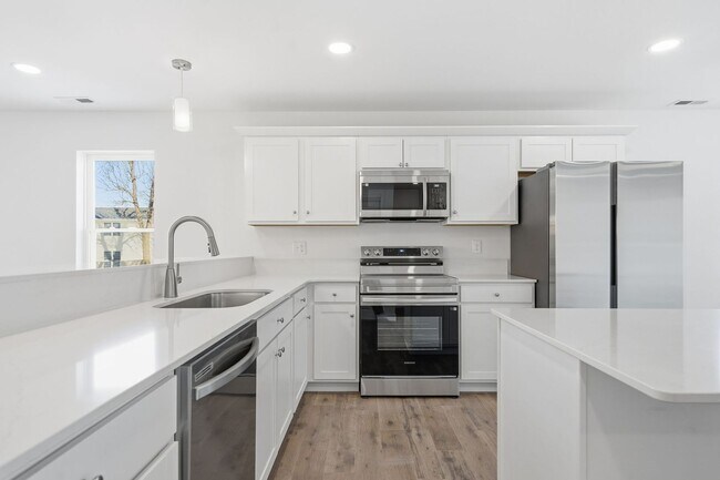 Foto del edificio - Brand New 3 Bedroom 2 1/2 bath - 2 Level Town House Condo in Hiawatha