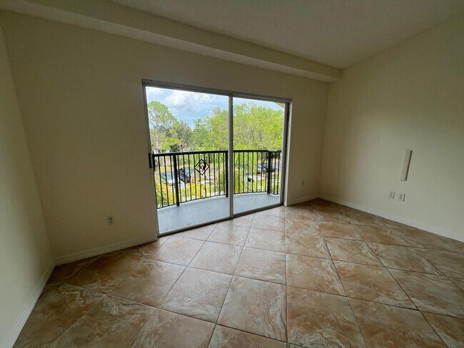 Foto del edificio - 500 Crestwood Ct N