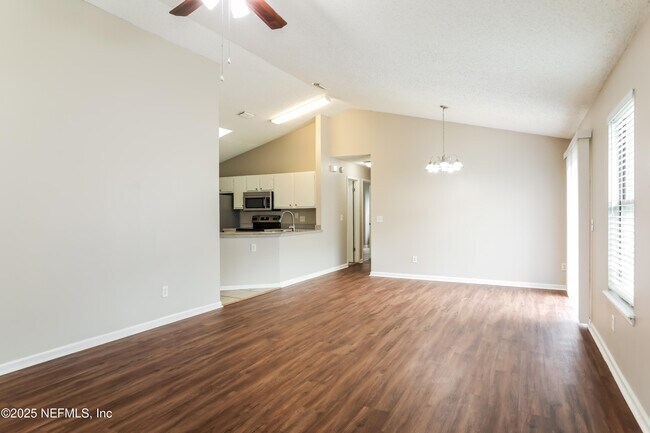 Building Photo - 2626 Malibu Cir