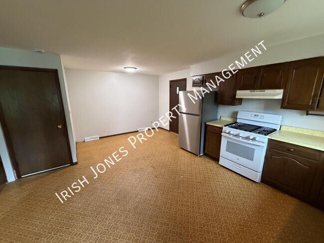 Building Photo - 3 Idlebrook Dr