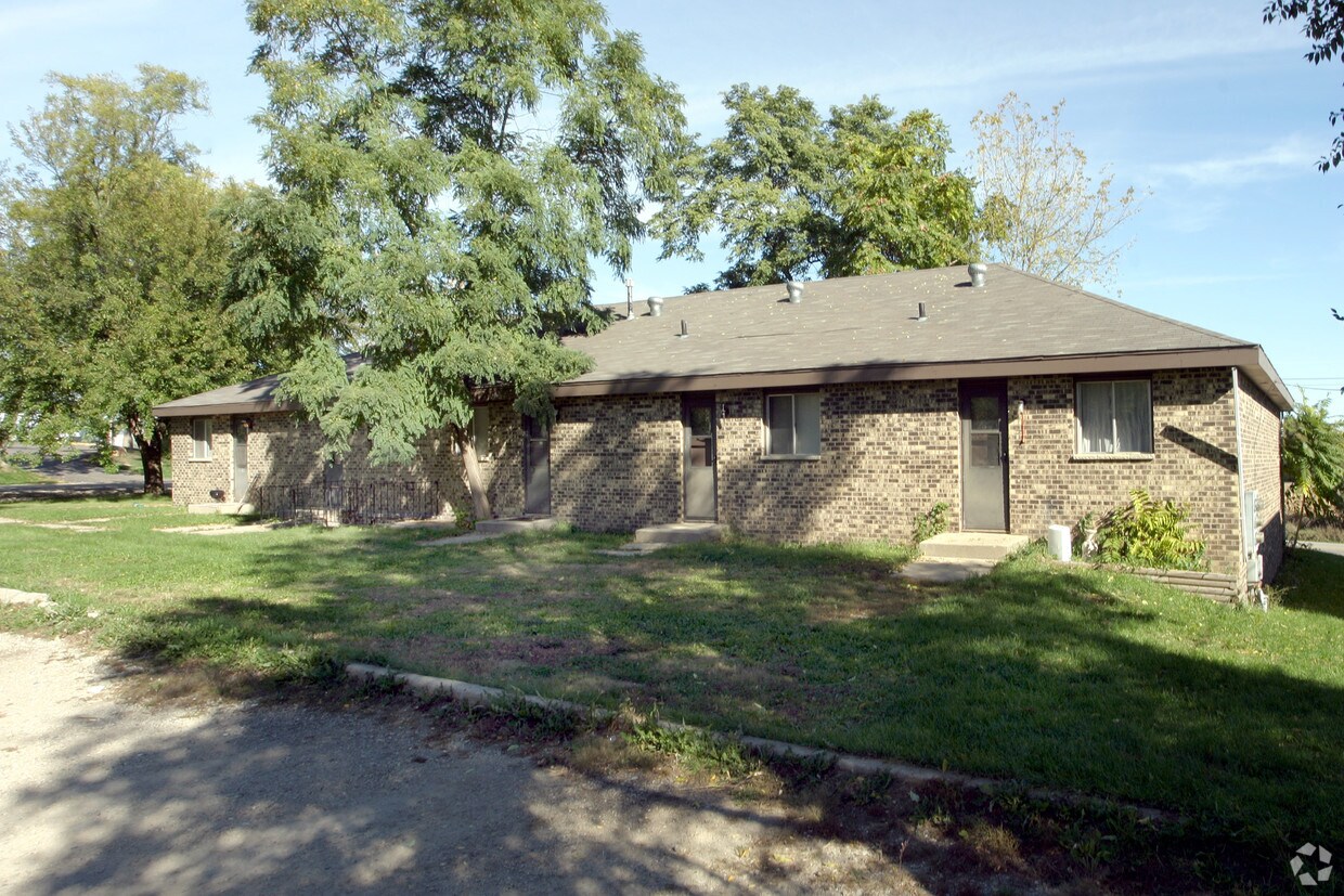 Building Photo - 5011-5019 McCullom Lake Rd