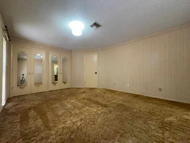 Building Photo - 7632 Lake Forest Cir