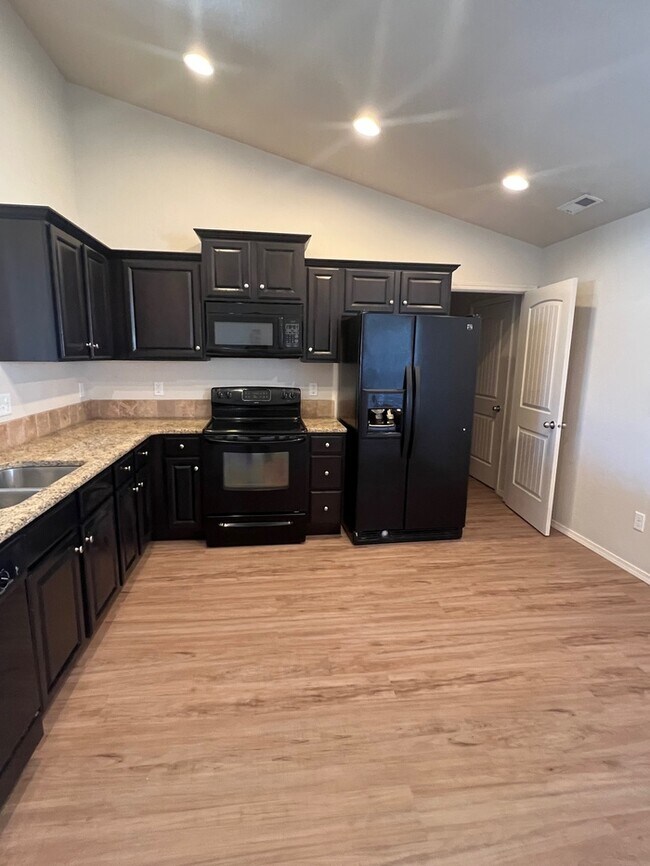 Foto del edificio - 3 Bed 2 Bath Home in Caldwell!