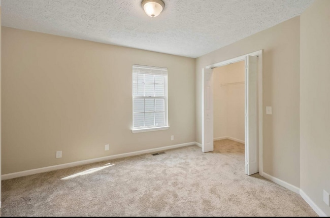 Foto del edificio - 2937 Riverbend Dr