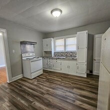 Building Photo - 1223 E 10th St