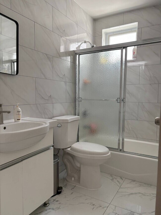Foto del edificio - 1765 W 9th St