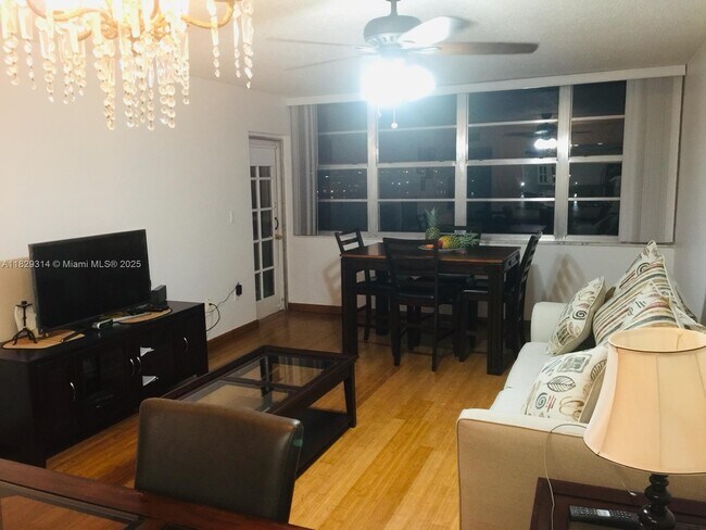 Foto del edificio - 1301 NE Miami Gardens Dr