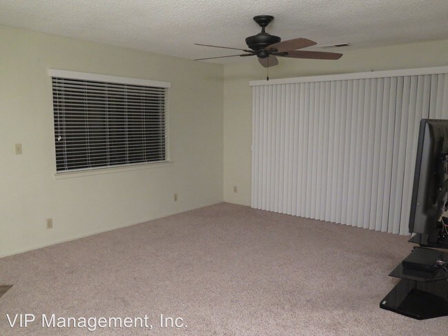Building Photo - 2 br, 2 bath House - 19049 Elm Dr