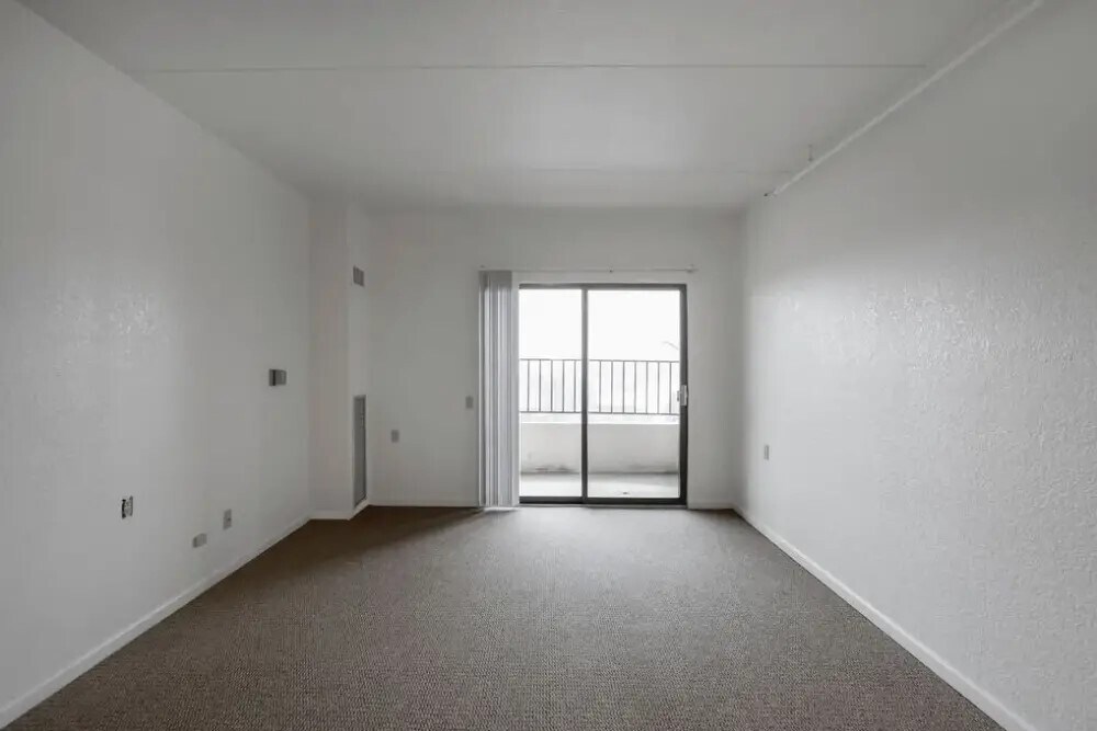 Foto principal - 180 Colony Dr S