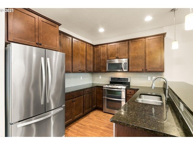 Foto del edificio - 2015 Build North Plains Home! 3 bedrooms +...