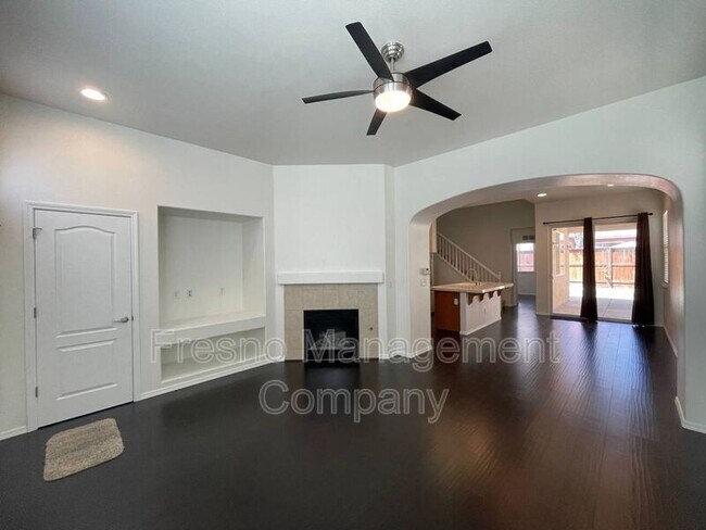 Building Photo - 4020 W Peach Tree Ln