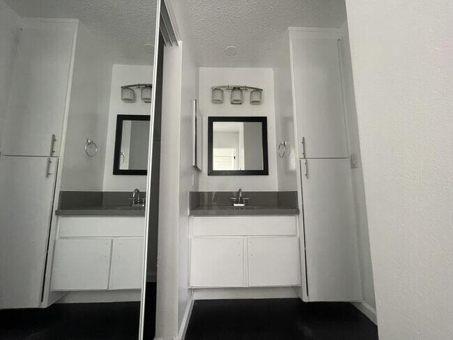 Foto del edificio - 6554 La Mirada Ave