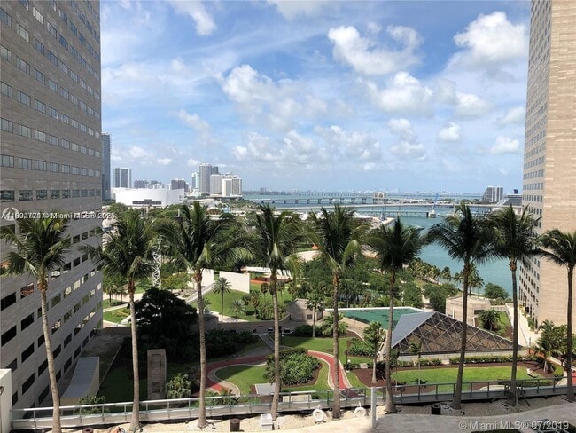Building Photo - 325 S Biscayne Blvd
