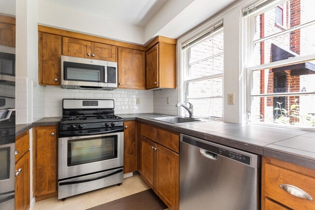 Building Photo - 235 NE 61st Ave