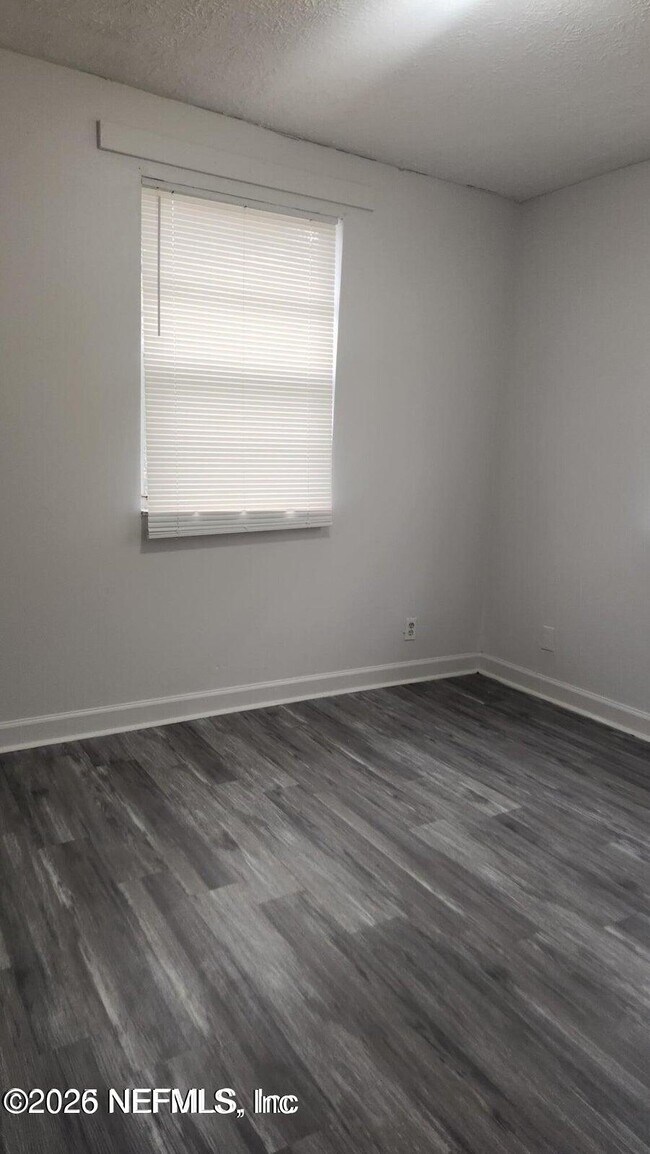 Foto del edificio - 1554 W 22nd St