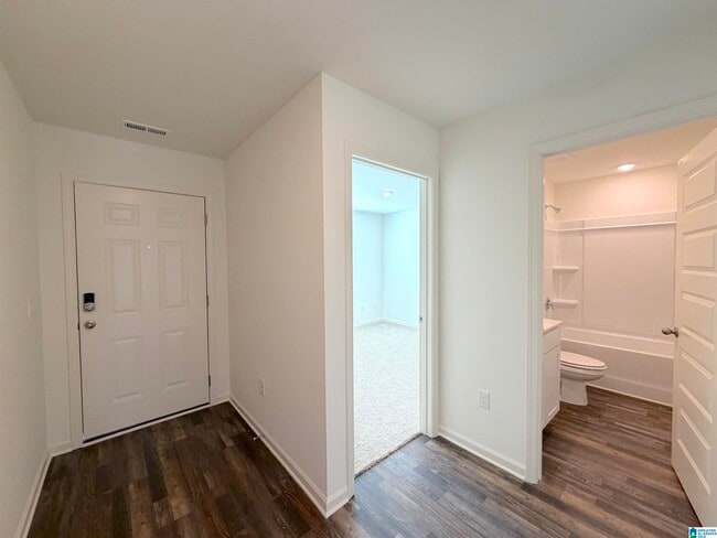 Building Photo - 2025 Ogletree Pl