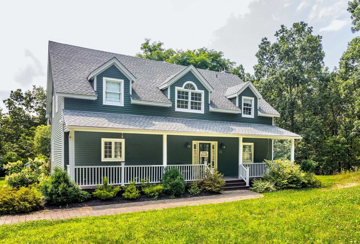 Primary Photo - 35 Battenfeld Rd