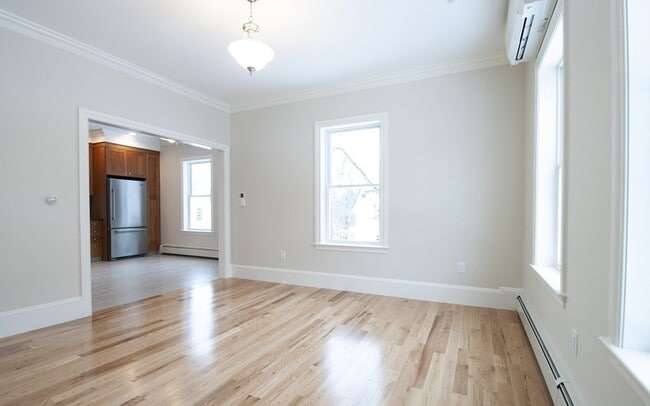 Building Photo - 76 Main St