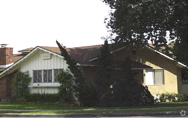 Building Photo - 1126 W Fay Ln