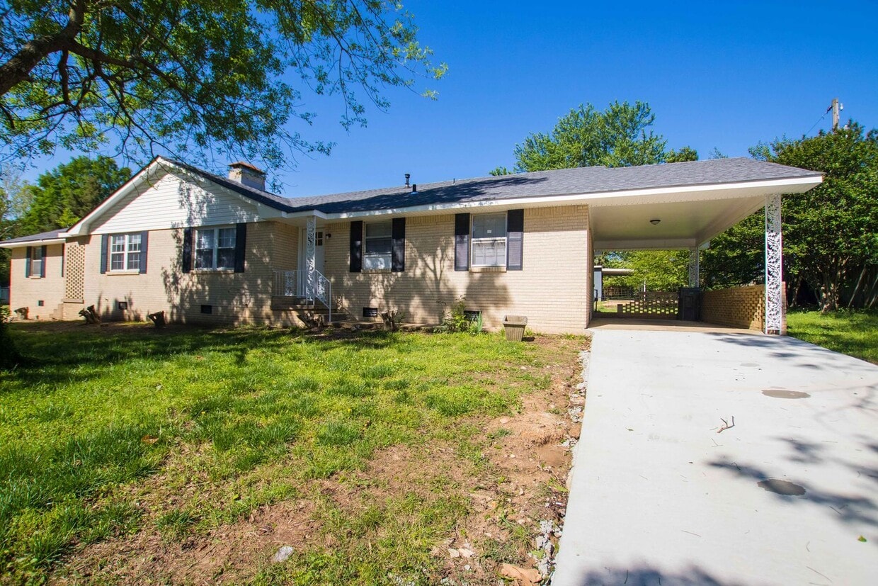 Primary Photo - 1403 Broadmoor Rd
