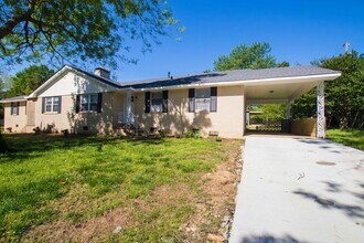 Building Photo - 1403 Broadmoor Rd