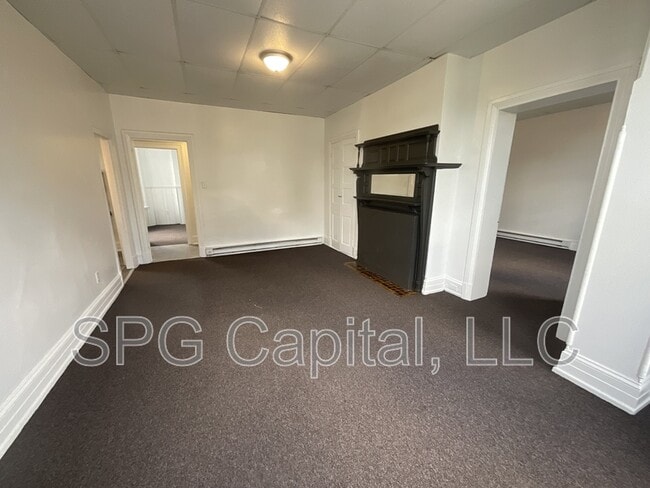 Building Photo - 2 E King St