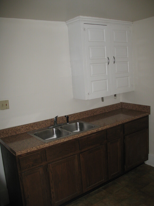 Foto del edificio - 329 1/2 E. 26th St.,