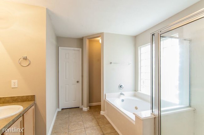 Building Photo - 2768 Woodspring Forest Dr