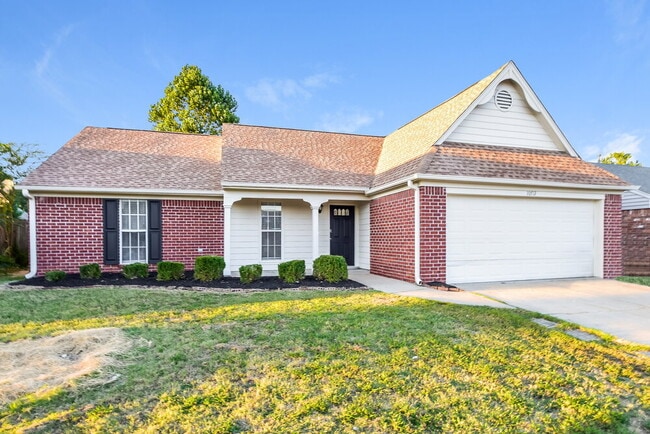 Building Photo - 10712 Oak Cir N