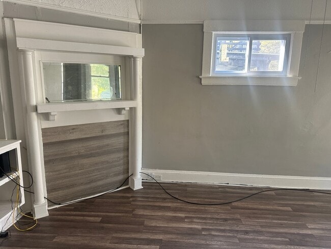 Building Photo - 2109 W 98th St