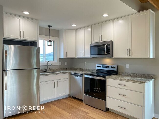 Building Photo - 77 E Cascade St