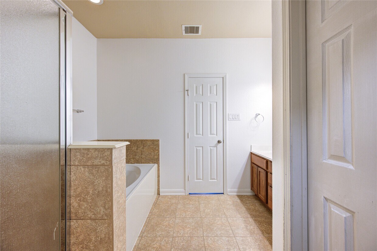 Primary Photo - 1130 Glenwood Canyon Ln