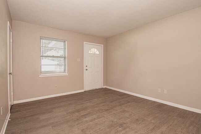 Building Photo - 6207 Sayle - House
