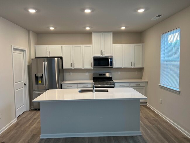 Building Photo - 109 Malibu Dr