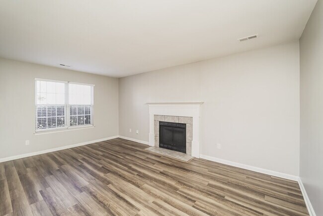 Building Photo - 2733 Fairstone Ave