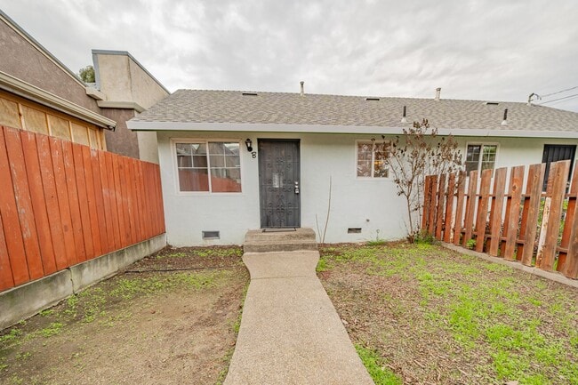 Photo - 1215 E 5th St Apartment