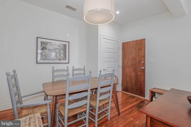 Foto del edificio - 1811 Wyoming Ave NW