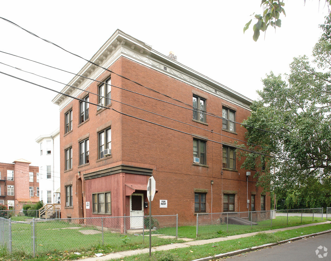 Primary Photo - 33-35 Rowe Ave
