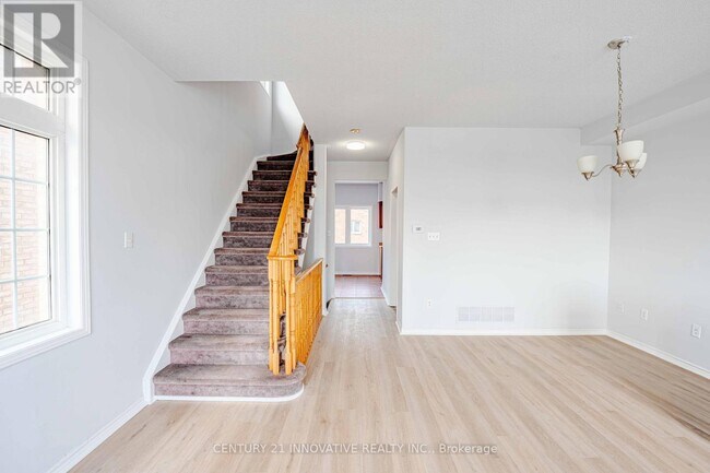 Photo du bâtiment - 7035 Rexwood Rd